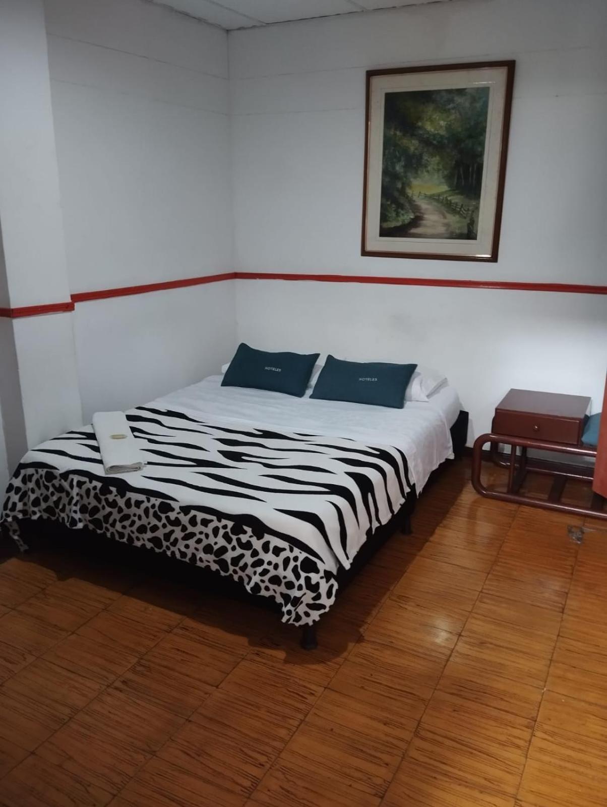 Hotel Colonial Armenia Ro Bagian luar foto