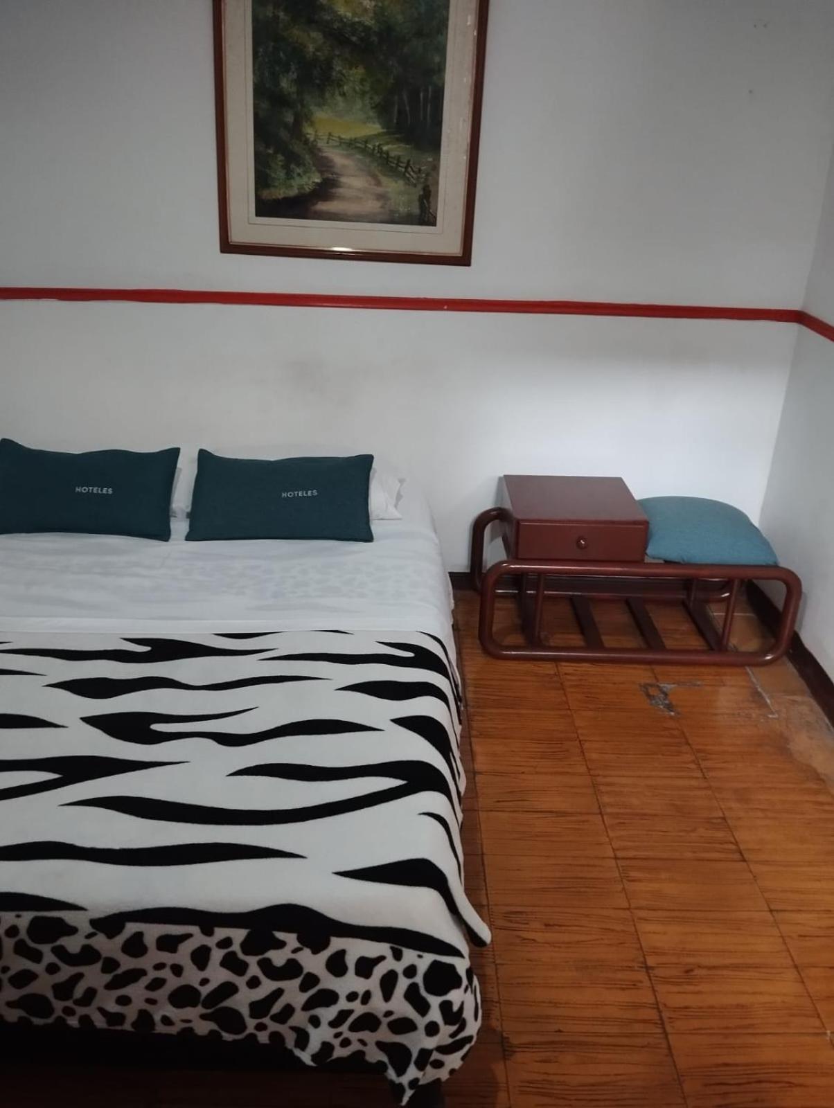 Hotel Colonial Armenia Ro Bagian luar foto