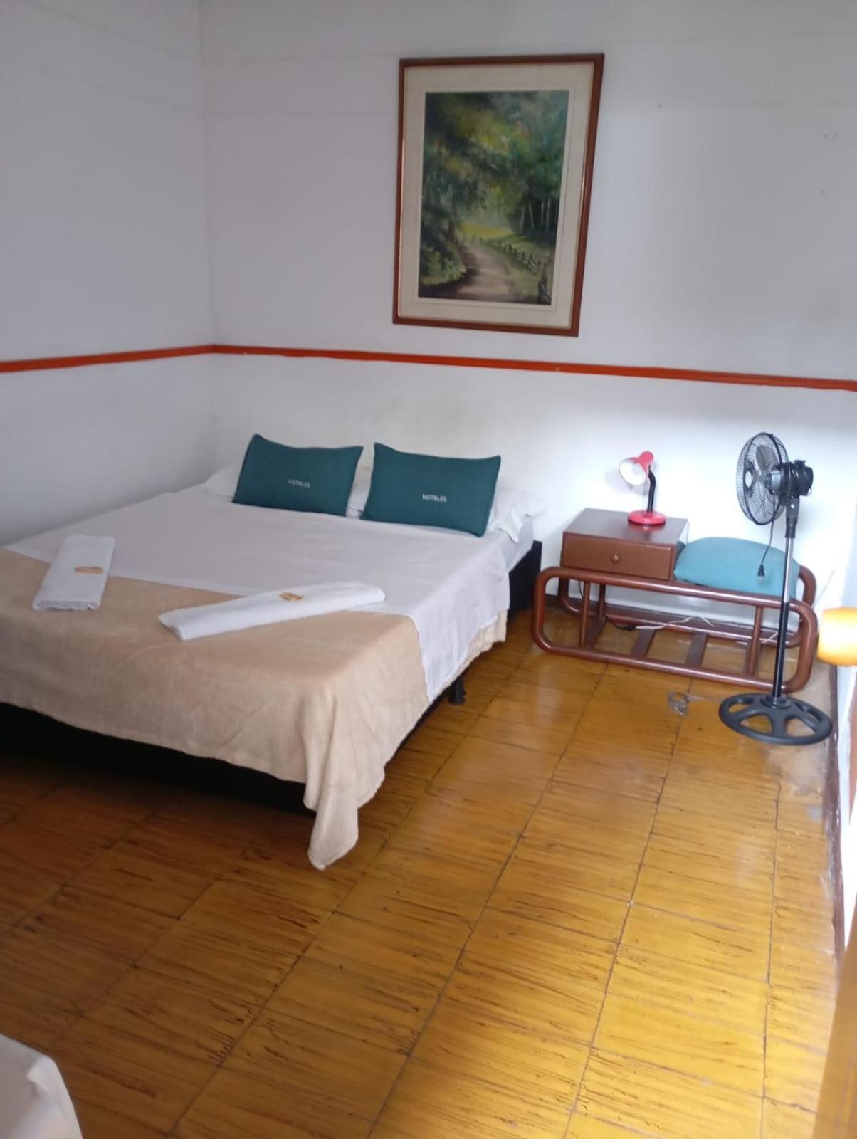 Hotel Colonial Armenia Ro Bagian luar foto
